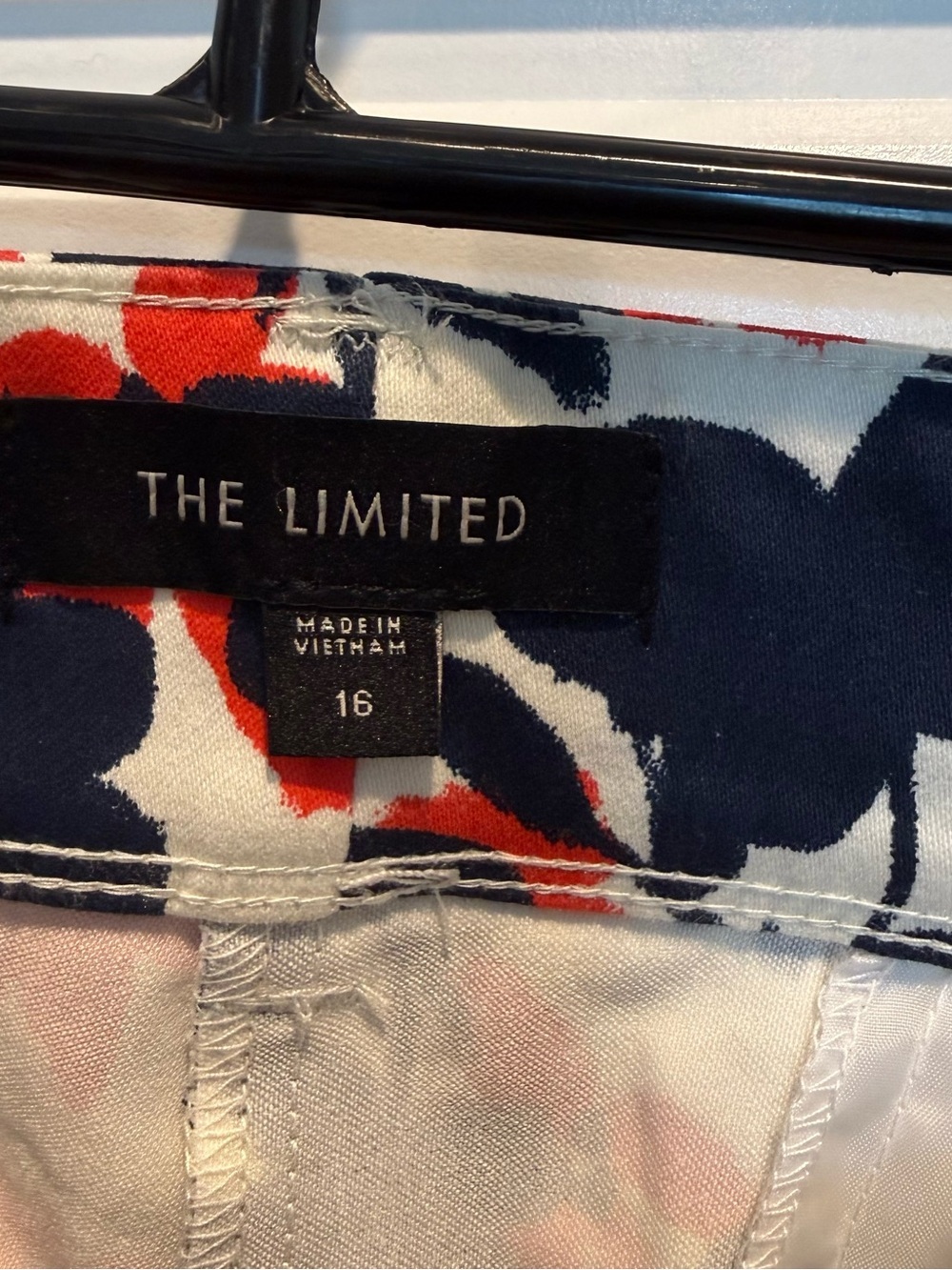 The Limited Red & Navy Floral Cotton Shorts NWT - Picture 7 of 9